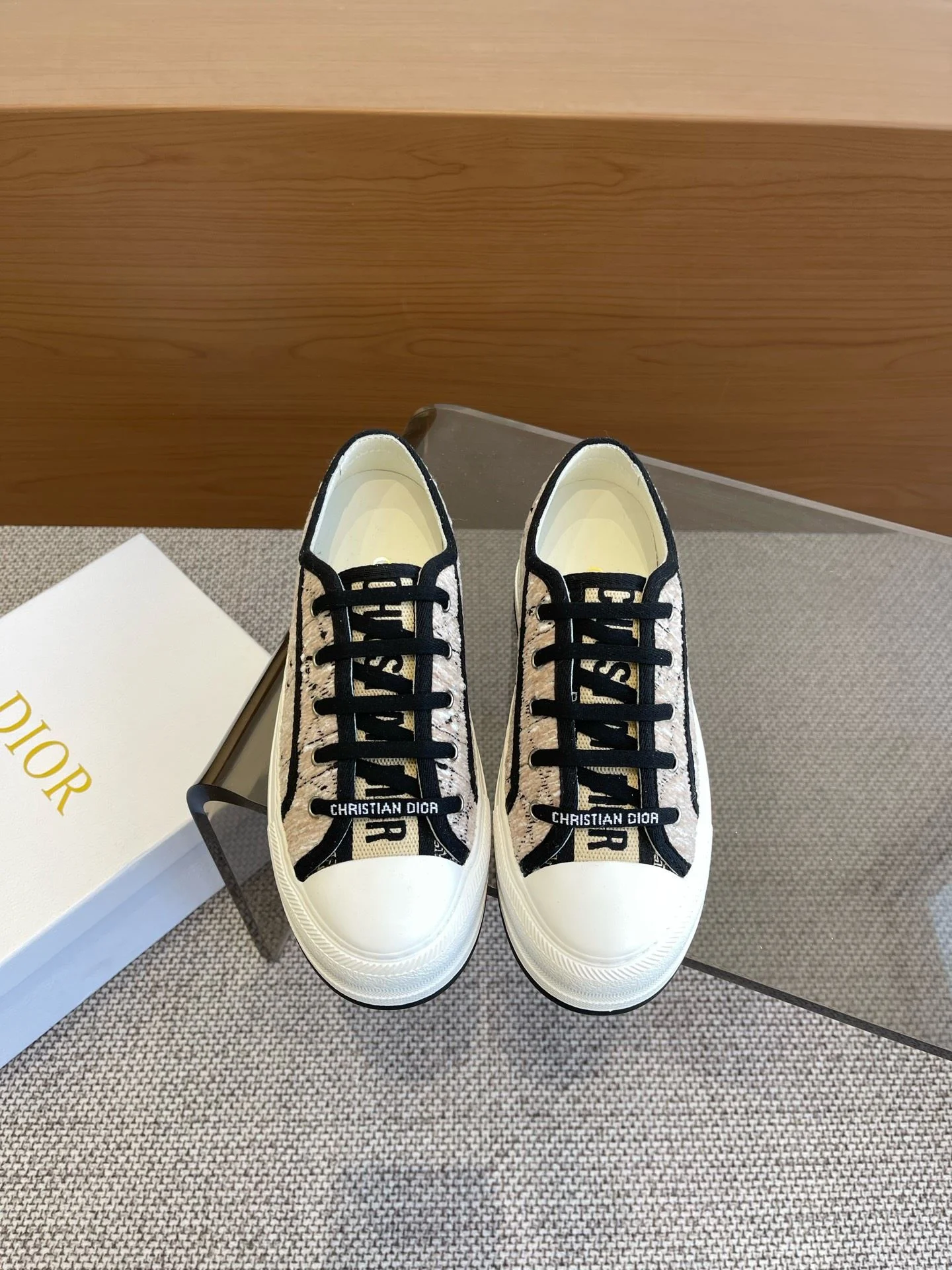 Sleek Christian Dior Flat Shoes 21209