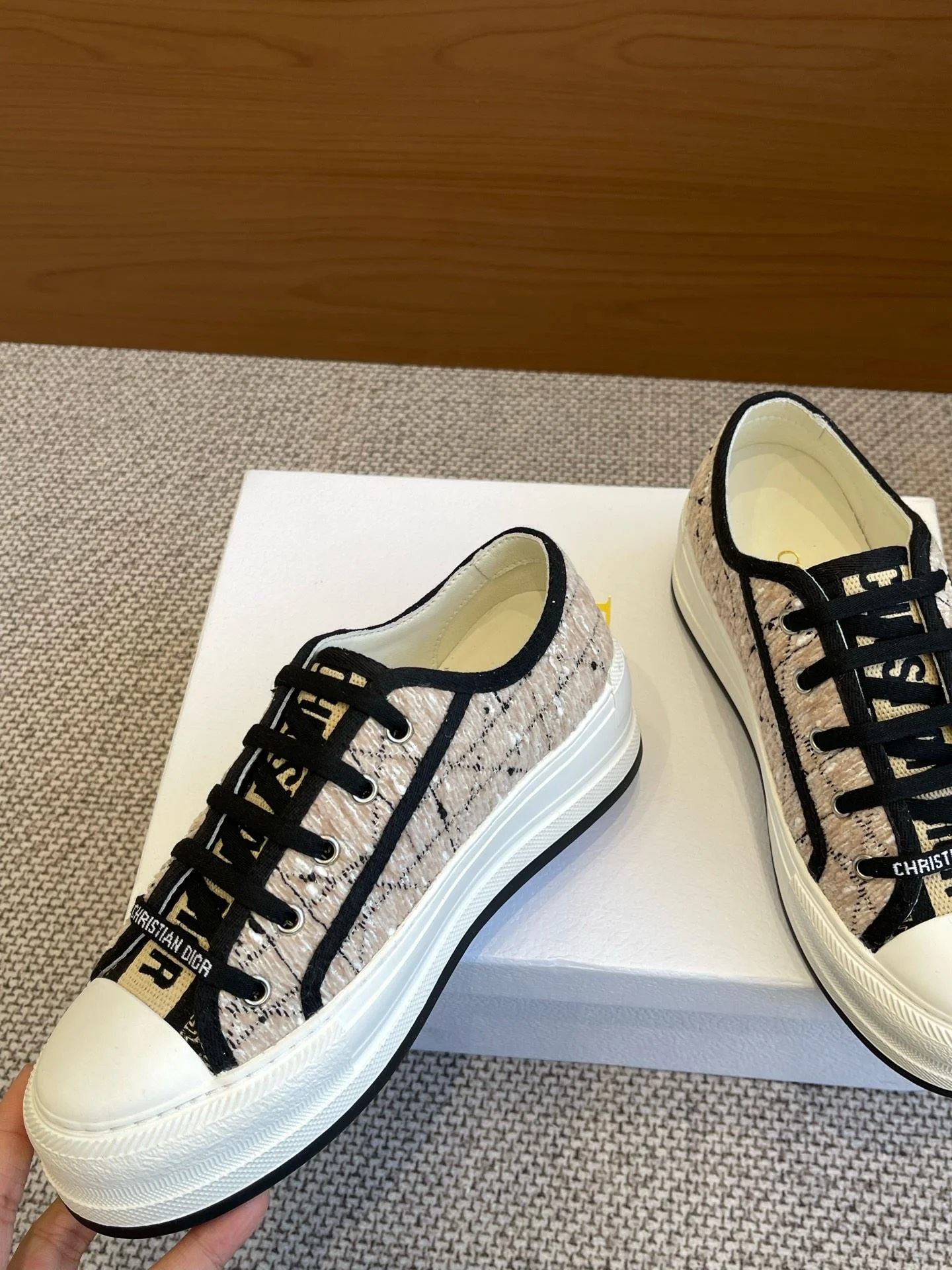 Sleek Christian Dior Flat Shoes 21209