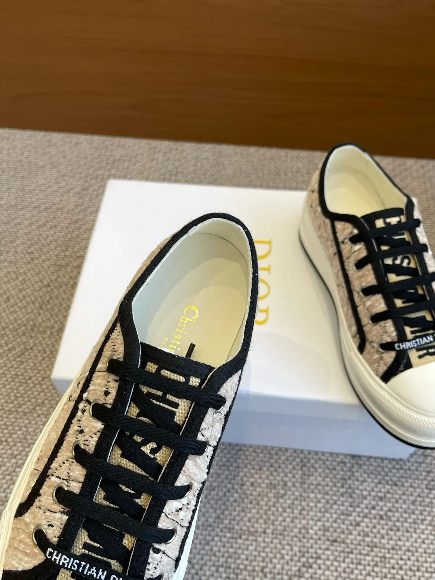 Sleek Christian Dior Flat Shoes 21209