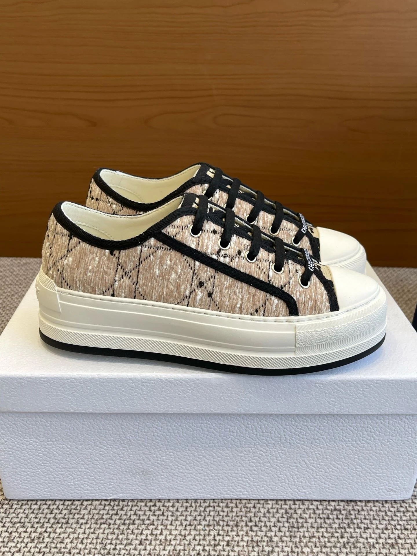 Sleek Christian Dior Flat Shoes 21209