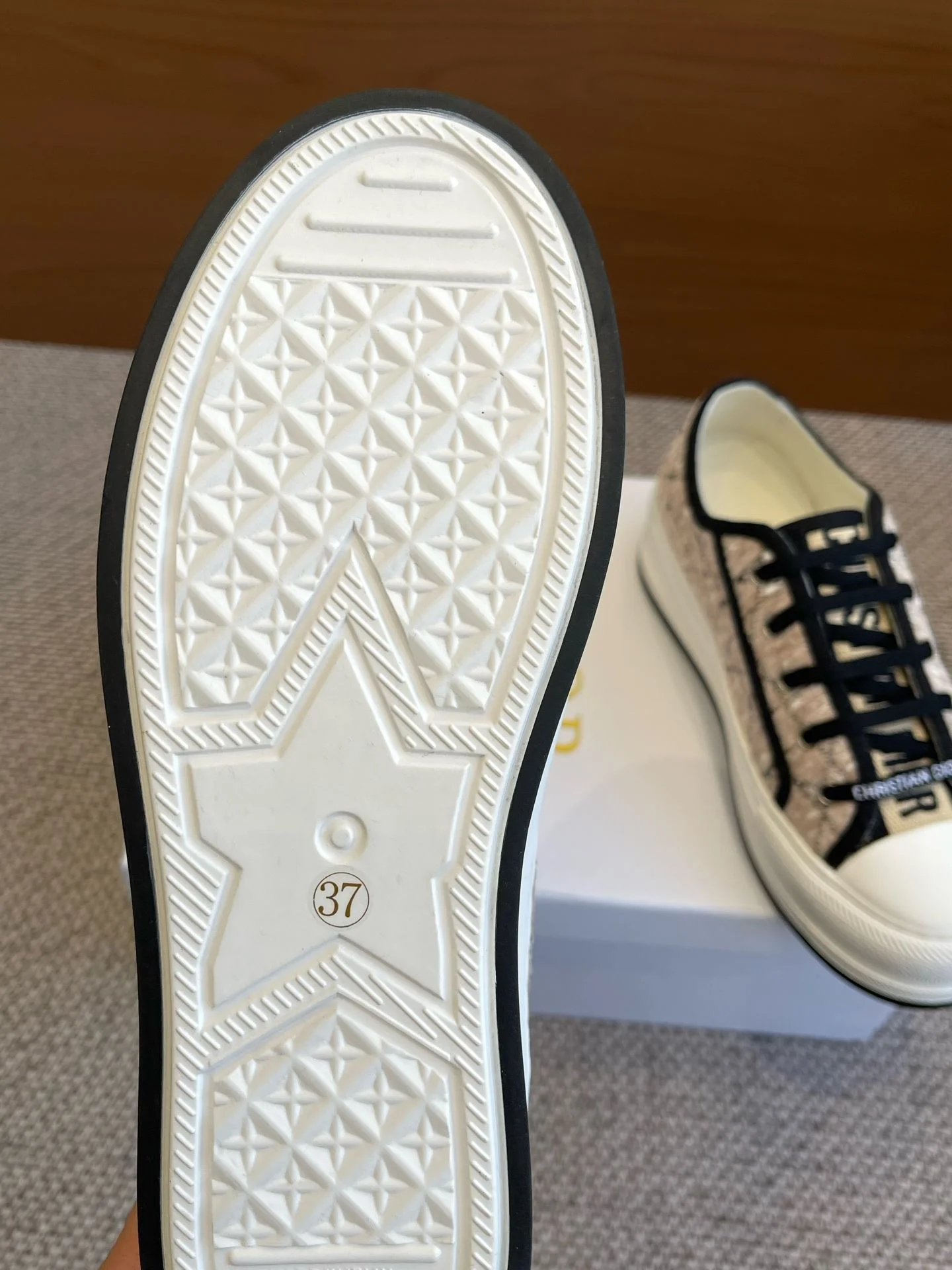 Sleek Christian Dior Flat Shoes 21209
