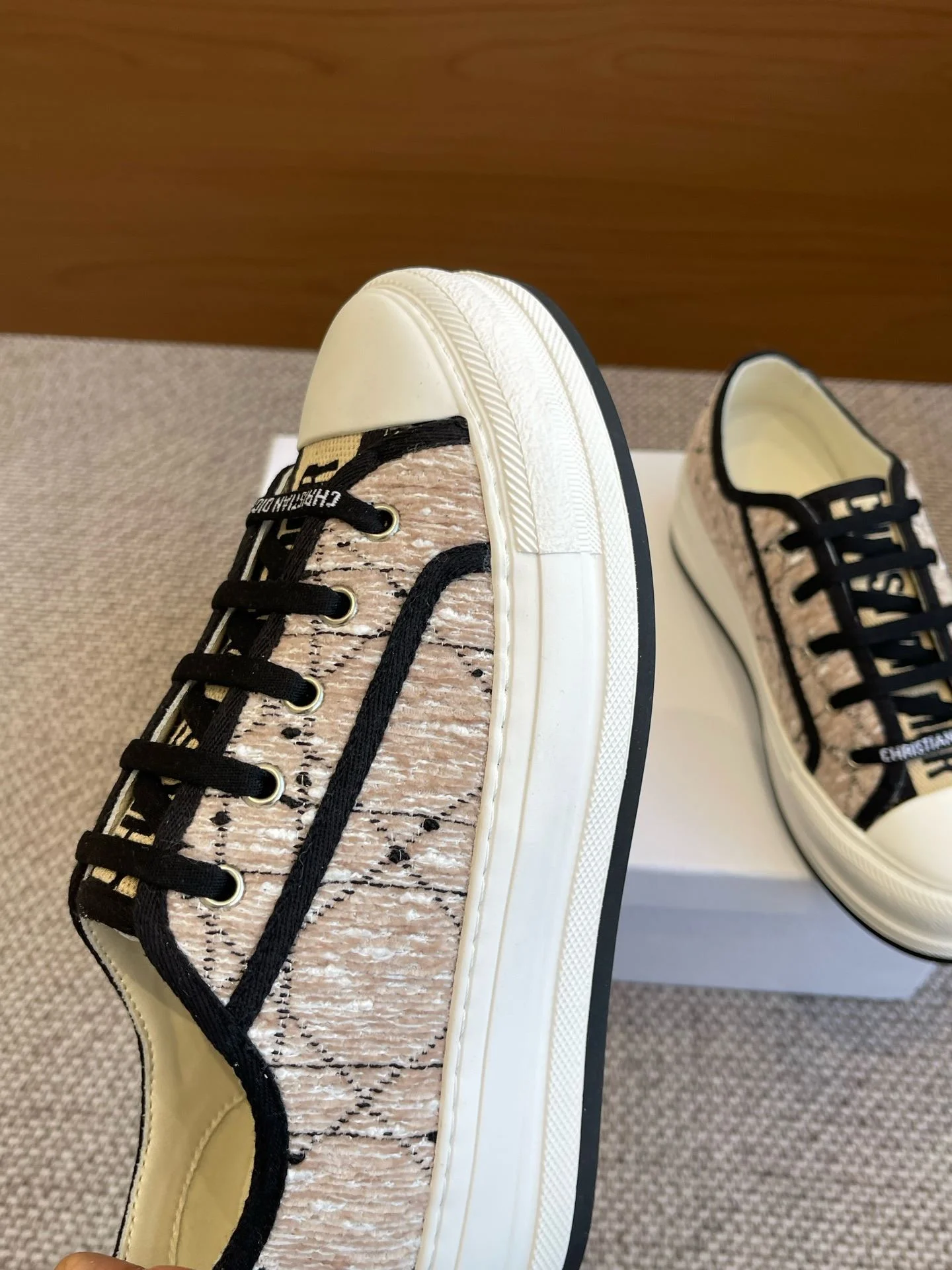 Sleek Christian Dior Flat Shoes 21209