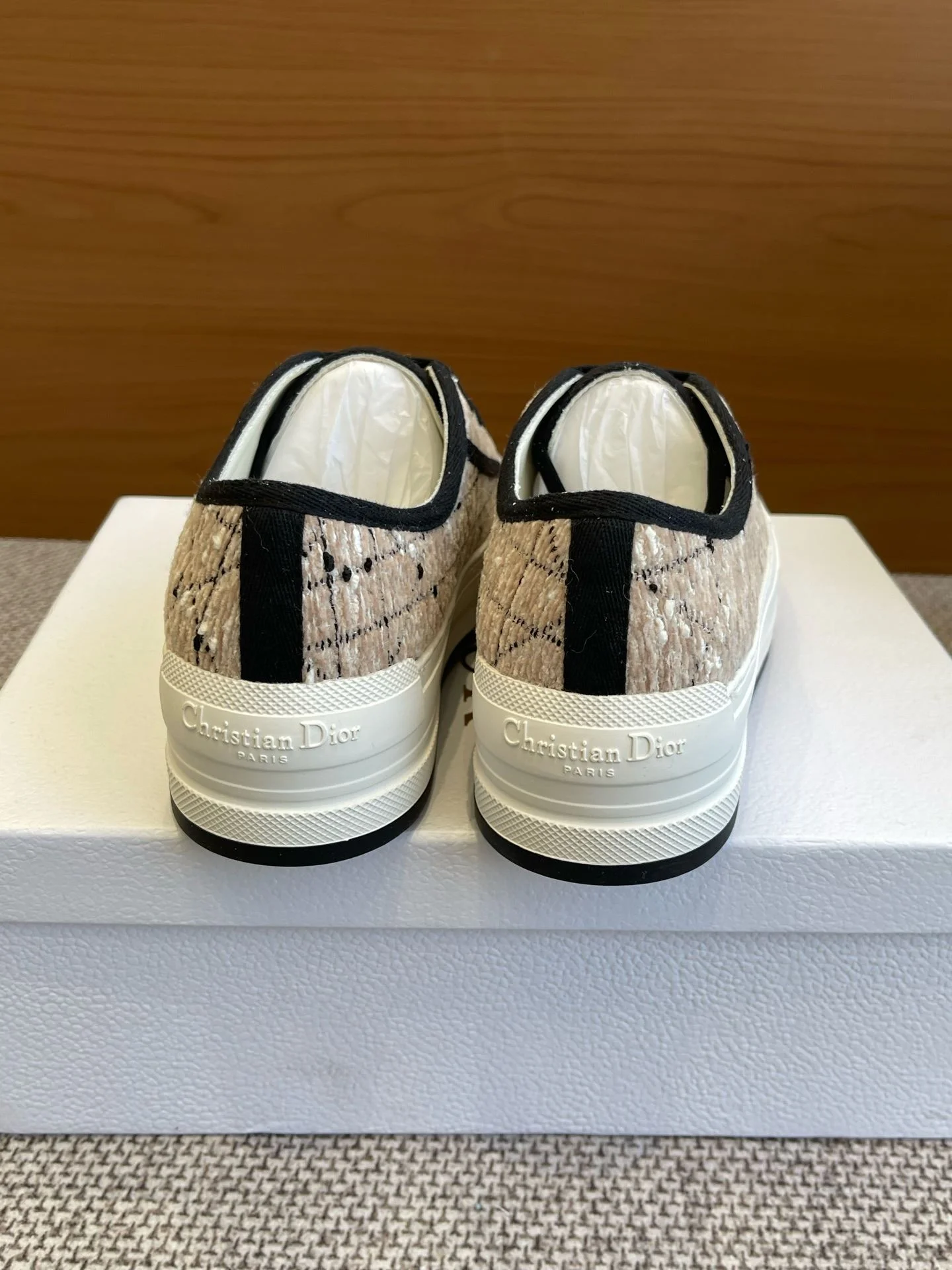 Sleek Christian Dior Flat Shoes 21209
