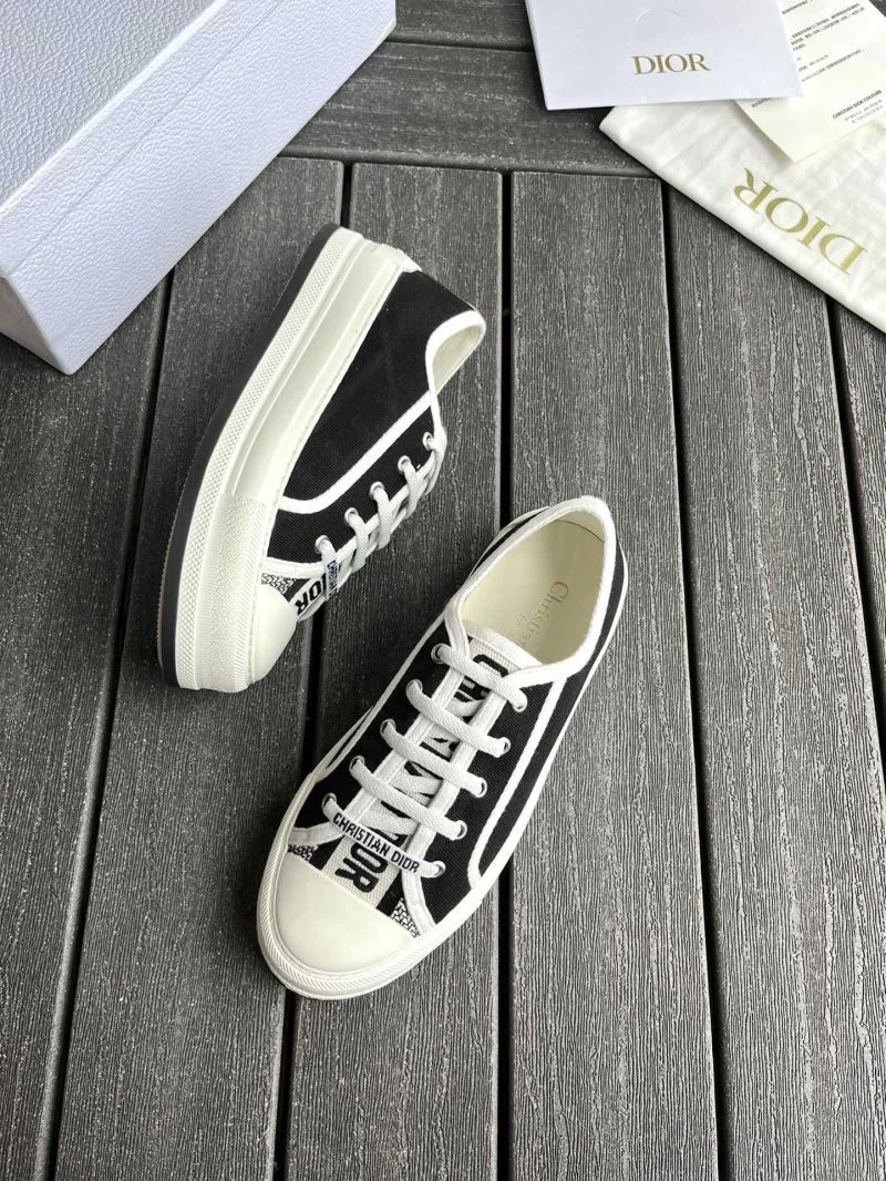 Trendsetting Christian Dior Flat Shoes 20989