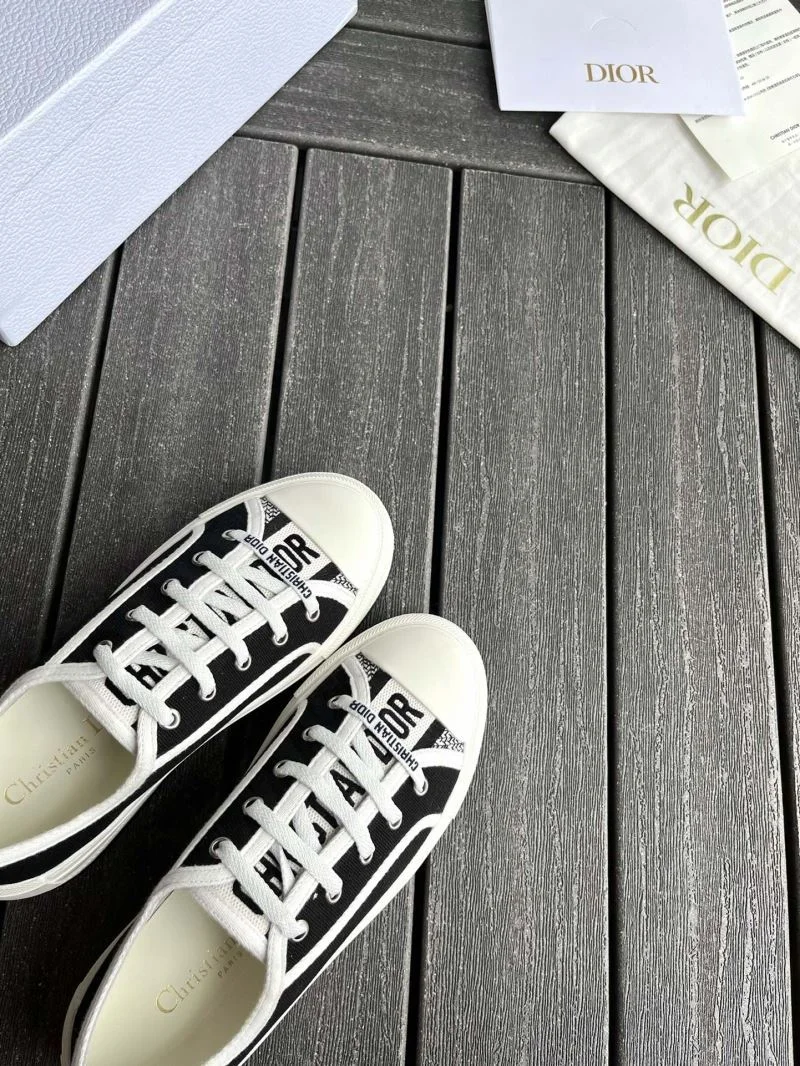 Trendsetting Christian Dior Flat Shoes 20989