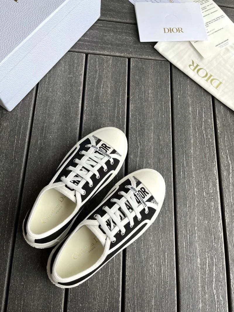 Trendsetting Christian Dior Flat Shoes 20989