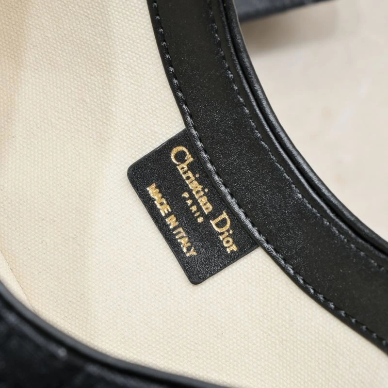 Christian Dior Hobo Bags Resilient 87848