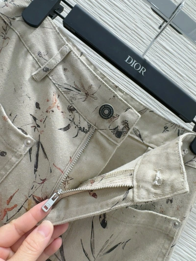 Fashionable Christian Dior Jeans 113059