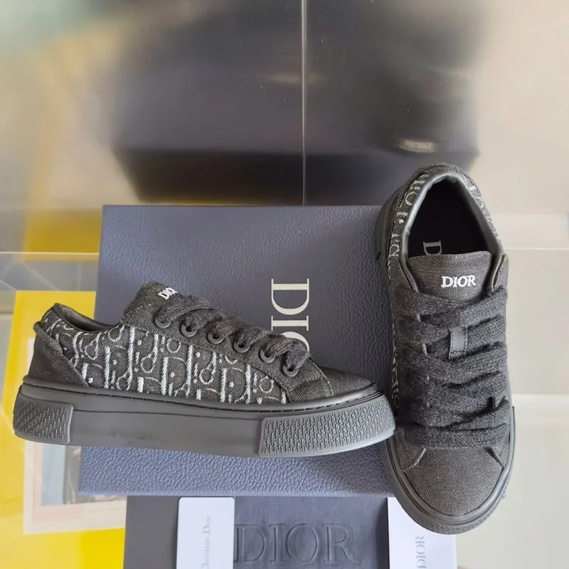Vibrant Christian Dior Low Shoes 21166