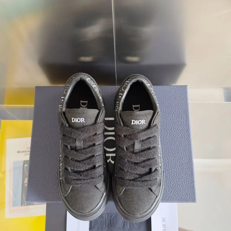 Vibrant Christian Dior Low Shoes 21166