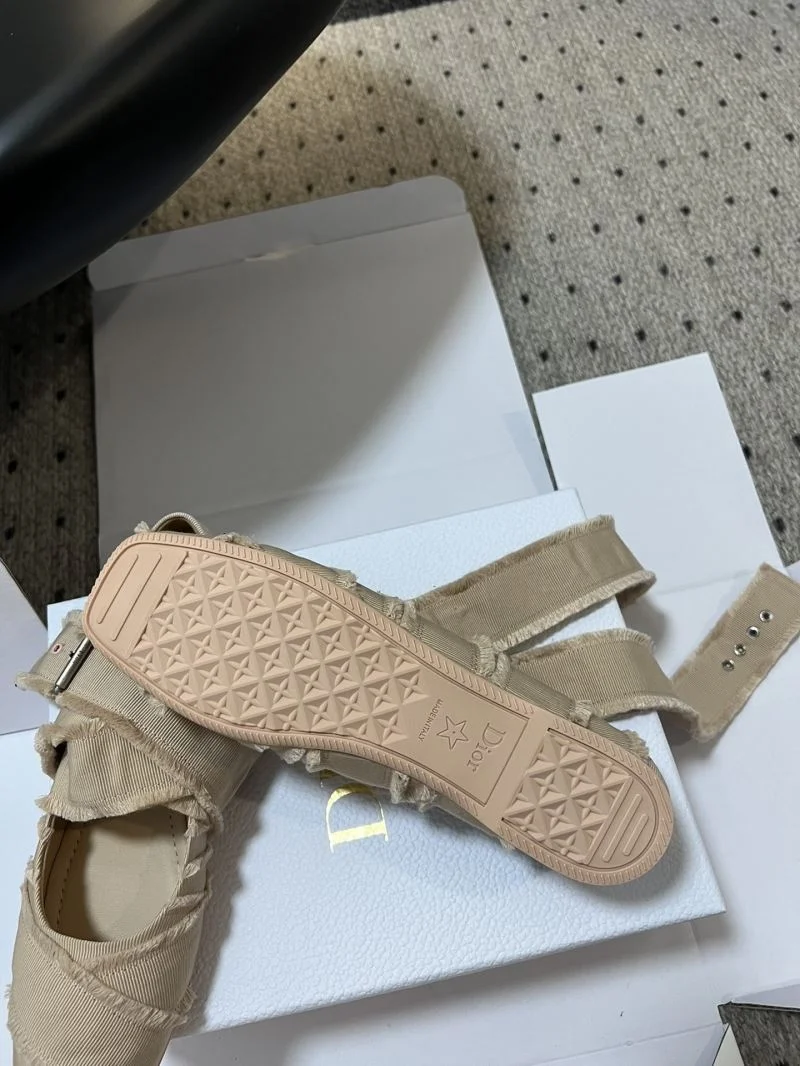 Cozy Christian Dior Low Shoes 21159