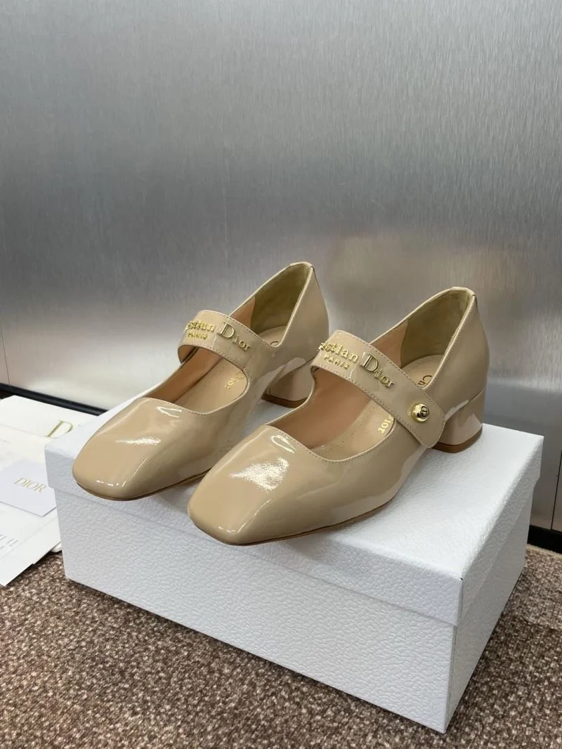 Timeless Christian Dior Low Shoes 22032