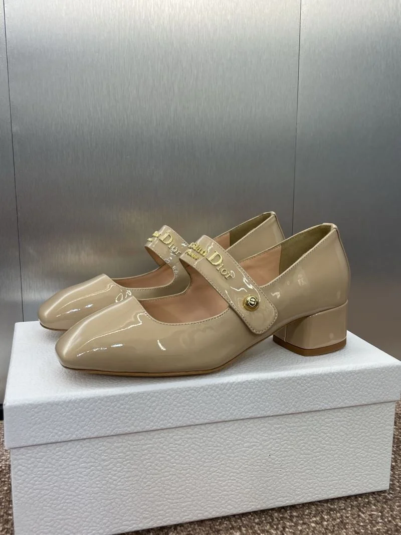 Timeless Christian Dior Low Shoes 22032