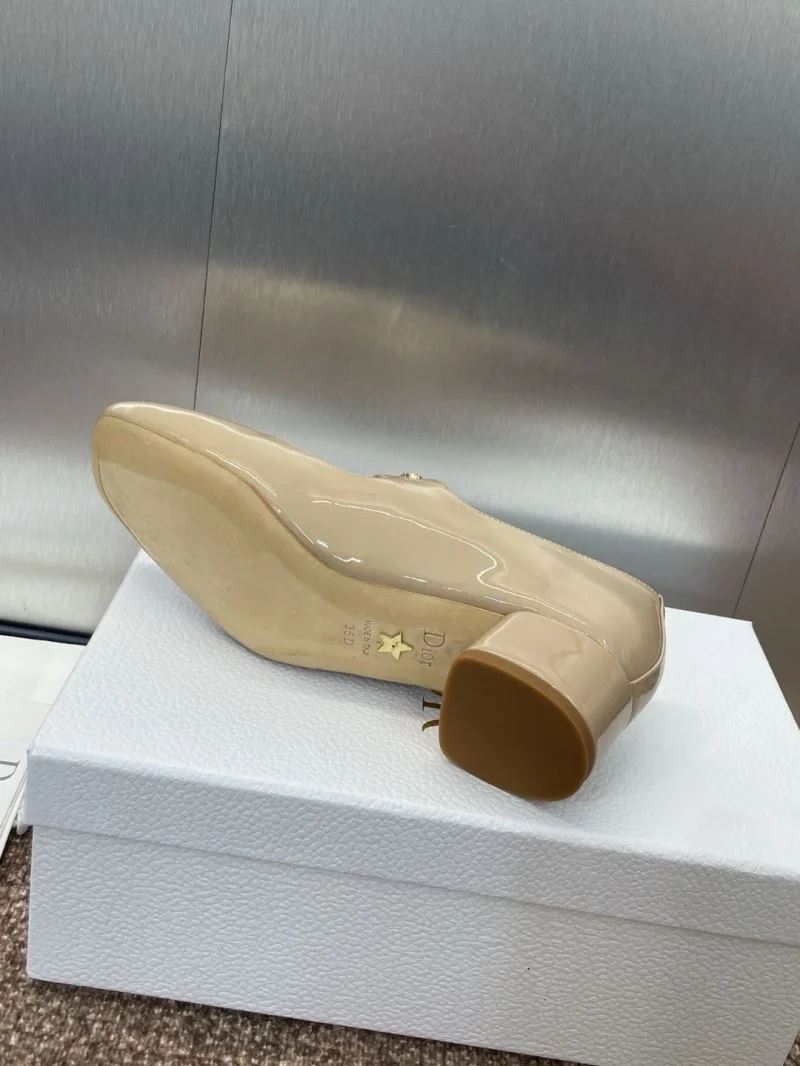 Timeless Christian Dior Low Shoes 22032