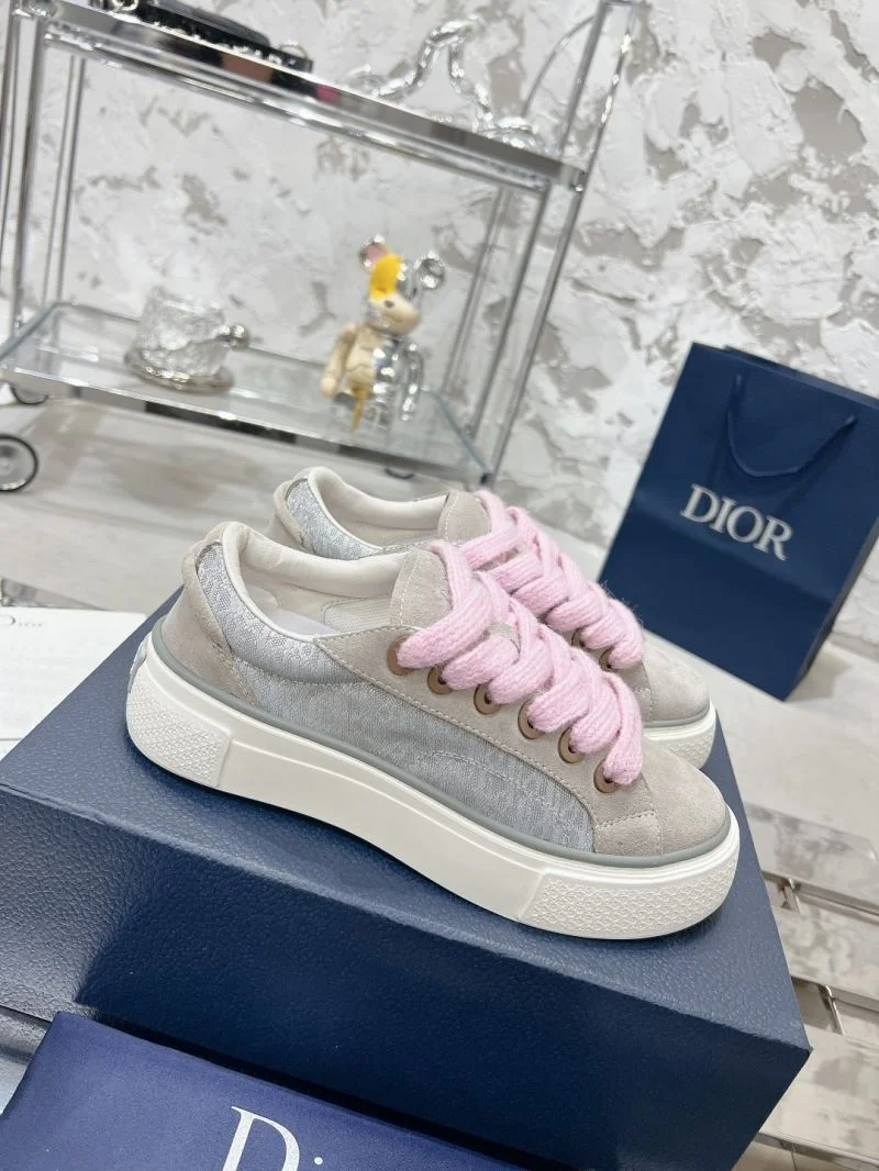 Elegant Christian Dior Low Shoes 21551