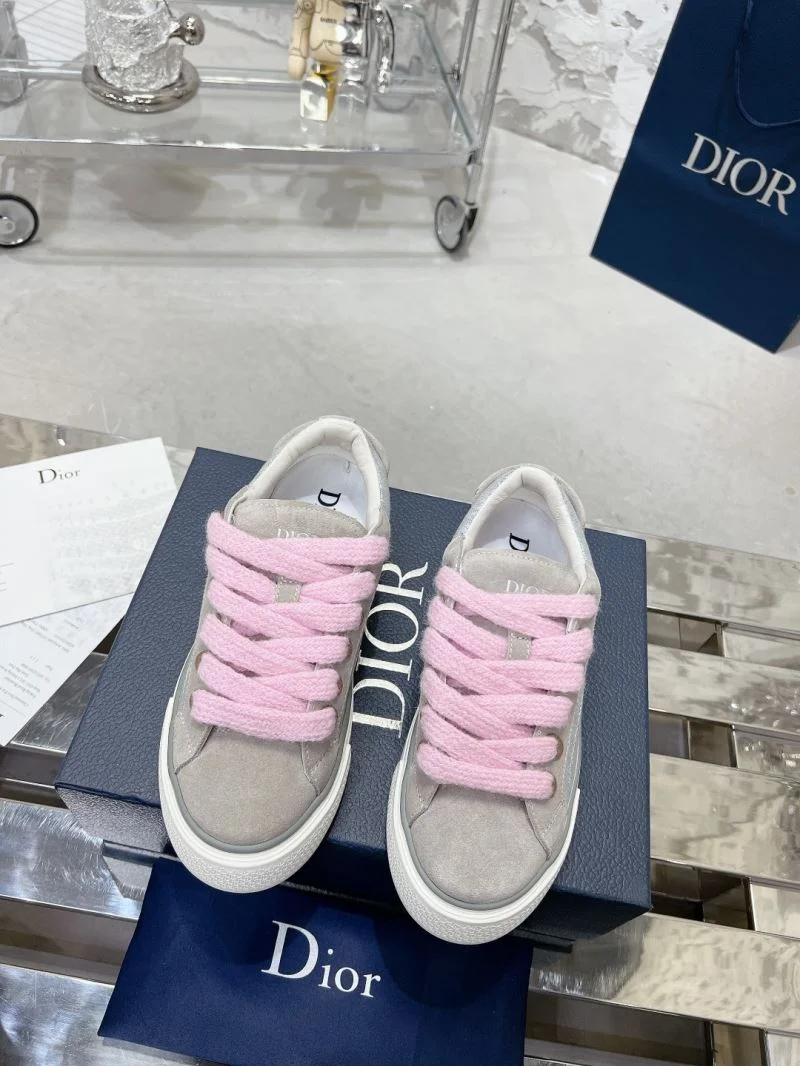 Elegant Christian Dior Low Shoes 21551