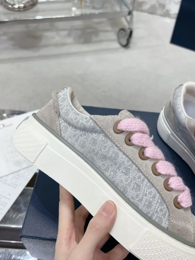 Elegant Christian Dior Low Shoes 21551