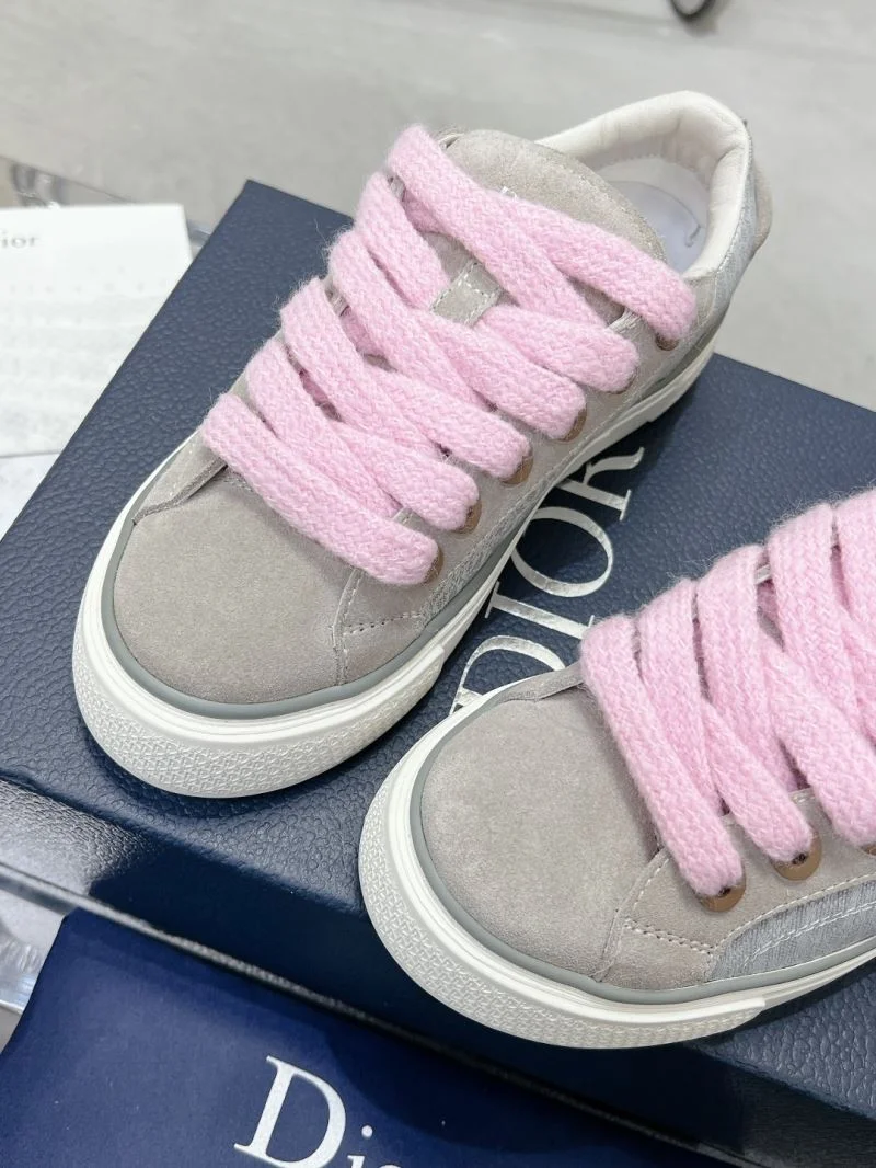 Elegant Christian Dior Low Shoes 21551