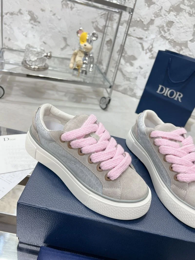 Elegant Christian Dior Low Shoes 21551