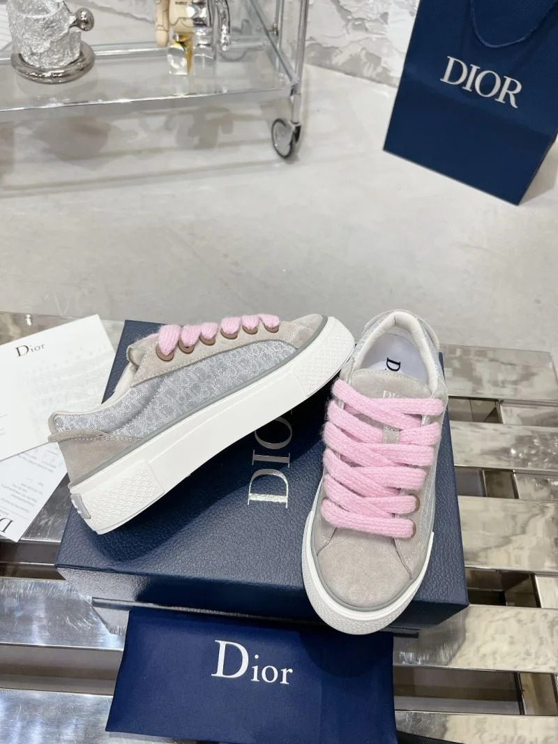 Elegant Christian Dior Low Shoes 21551