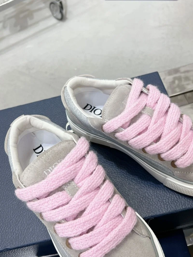 Elegant Christian Dior Low Shoes 21551