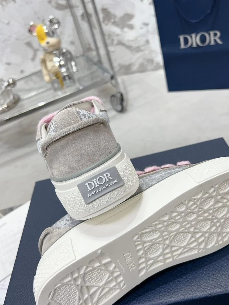 Elegant Christian Dior Low Shoes 21551