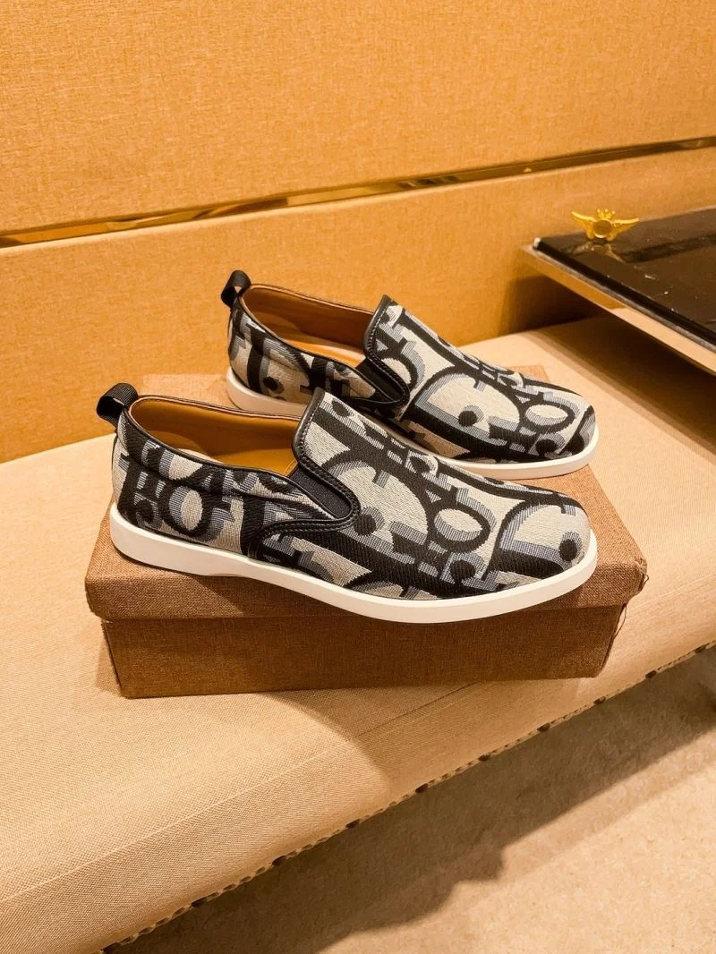 Timeless Christian Dior Low Shoes 22357