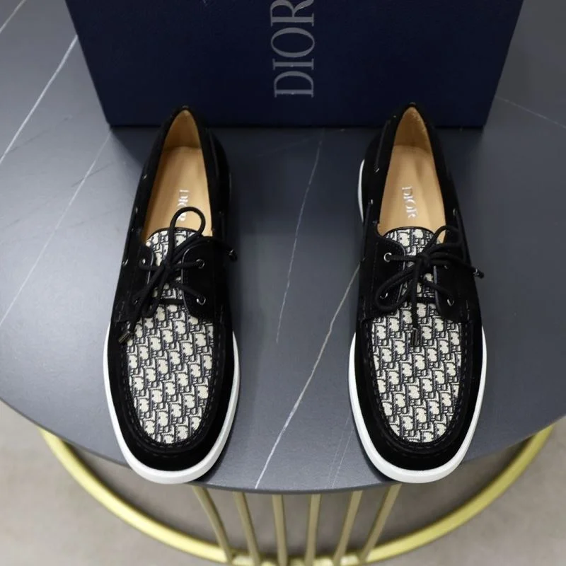 Elegant Christian Dior Low Shoes 22330