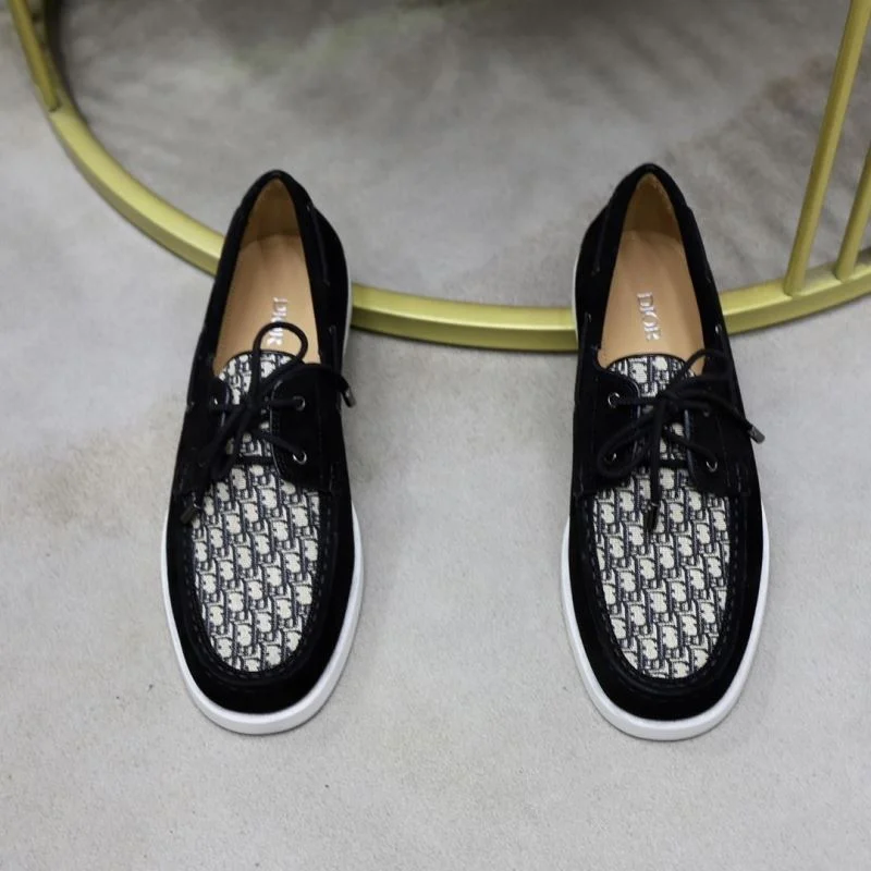 Elegant Christian Dior Low Shoes 22330
