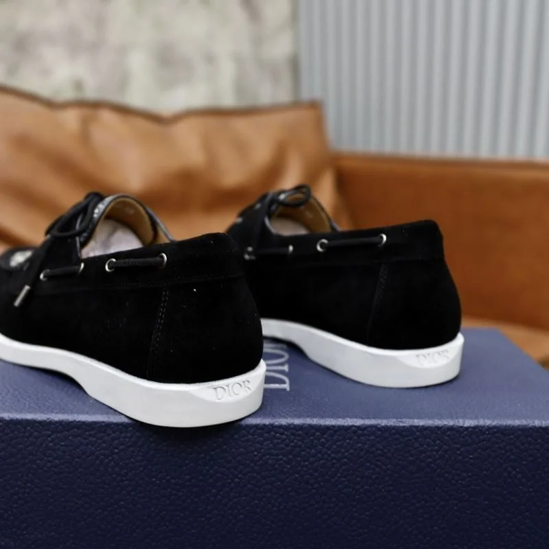 Elegant Christian Dior Low Shoes 22330