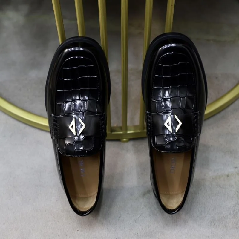 Trendsetting Christian Dior Low Shoes 22302
