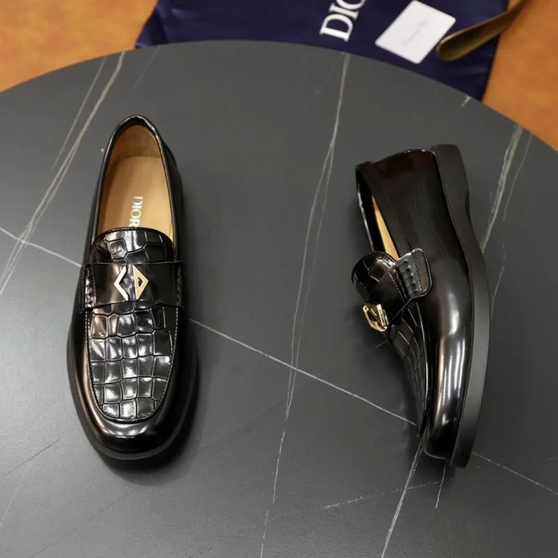 Trendsetting Christian Dior Low Shoes 22302