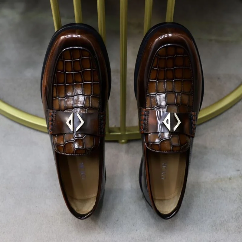 Stylish Christian Dior Low Shoes 22306