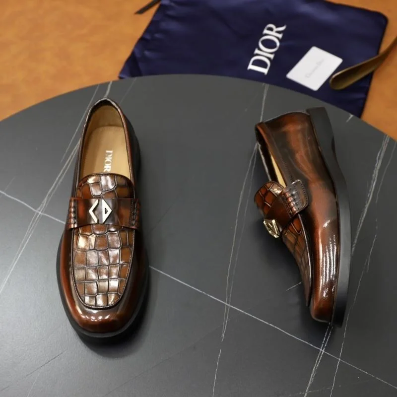 Stylish Christian Dior Low Shoes 22306