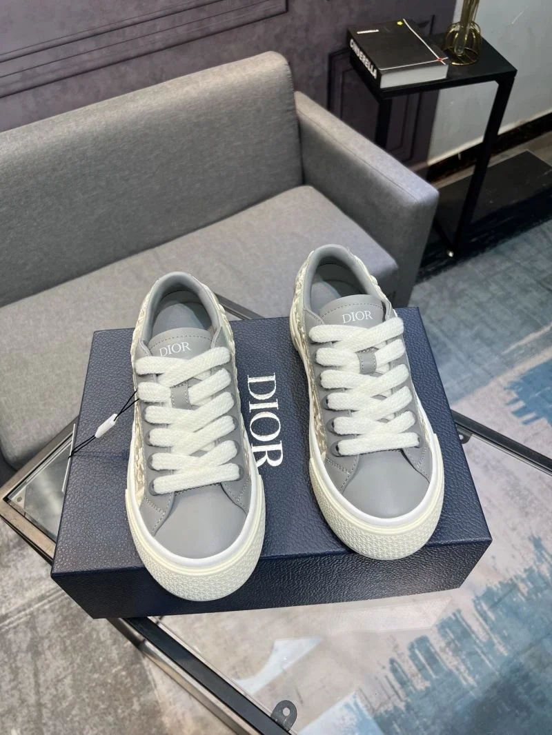 Trendsetting Christian Dior Low Shoes 22281