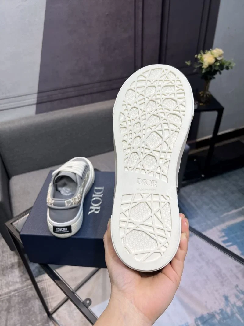 Trendsetting Christian Dior Low Shoes 22281