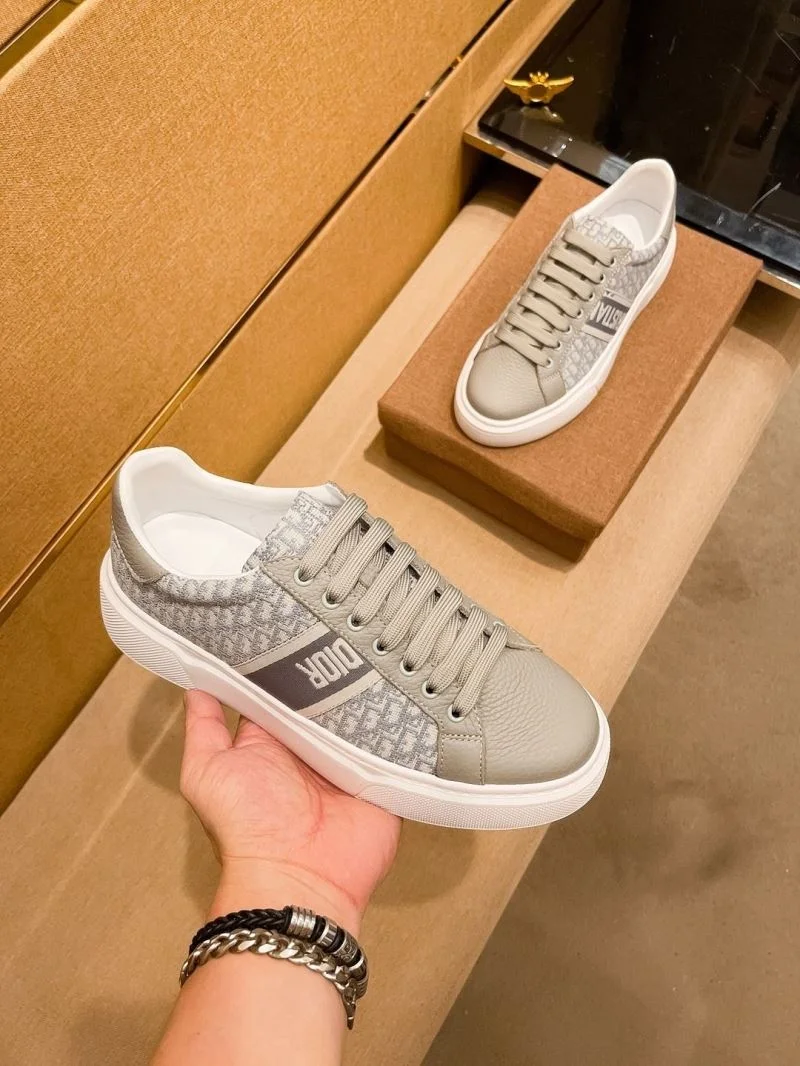 Elegant Christian Dior Low Shoes 22251