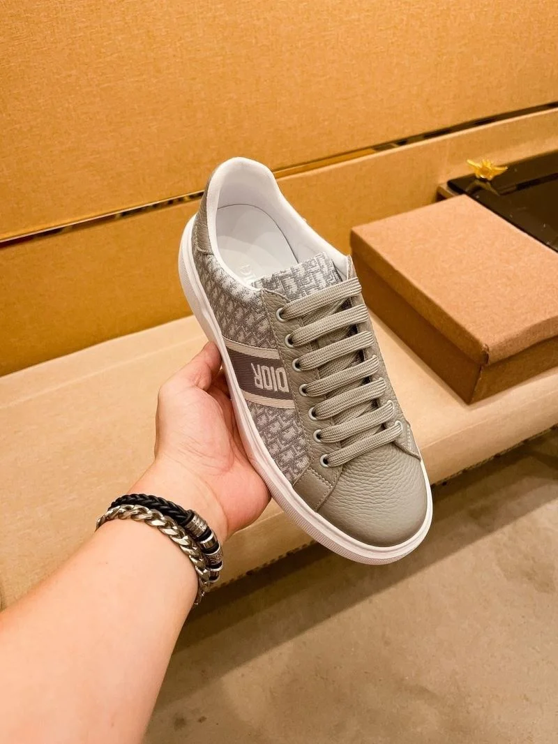 Elegant Christian Dior Low Shoes 22251