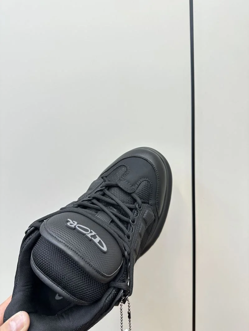 Sleek Christian Dior Low Shoes 22574