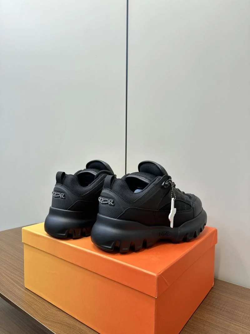 Sleek Christian Dior Low Shoes 22574