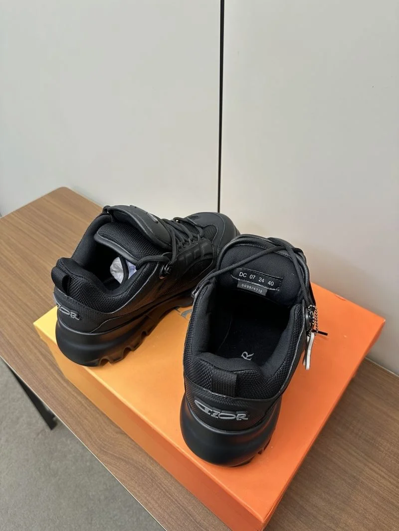 Sleek Christian Dior Low Shoes 22574