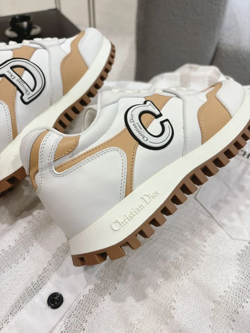 Sleek Christian Dior Low Shoes 20890