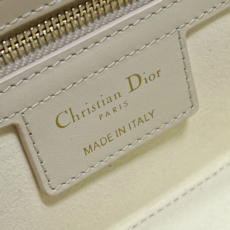 WaterResistant Christian Dior Montaigne Bags 74141