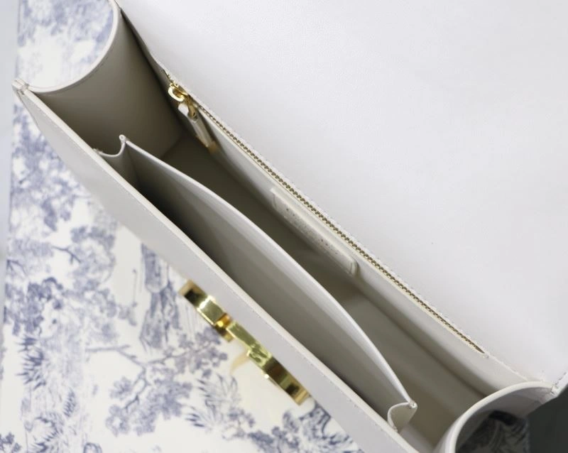 Resilient Christian Dior Montaigne Bags 71139