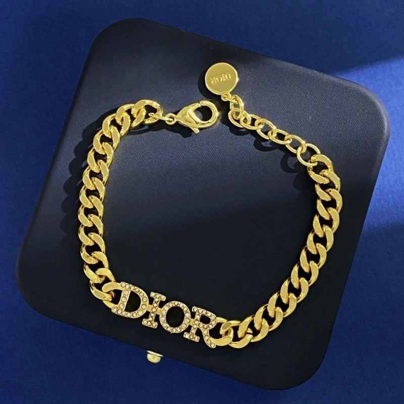 Minimalist Christian Dior Necklaces 235977