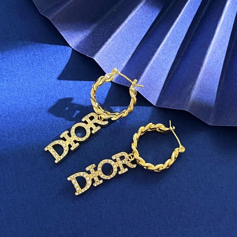Minimalist Christian Dior Necklaces 235977