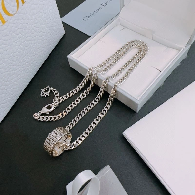 Sleek Christian Dior Necklaces 235763