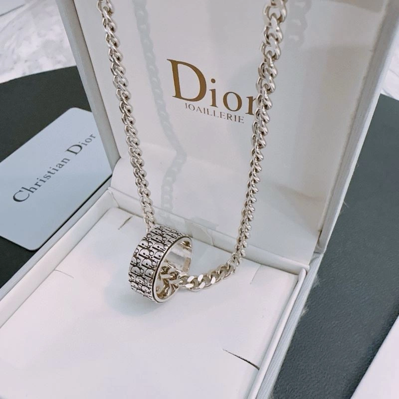 Sleek Christian Dior Necklaces 235763