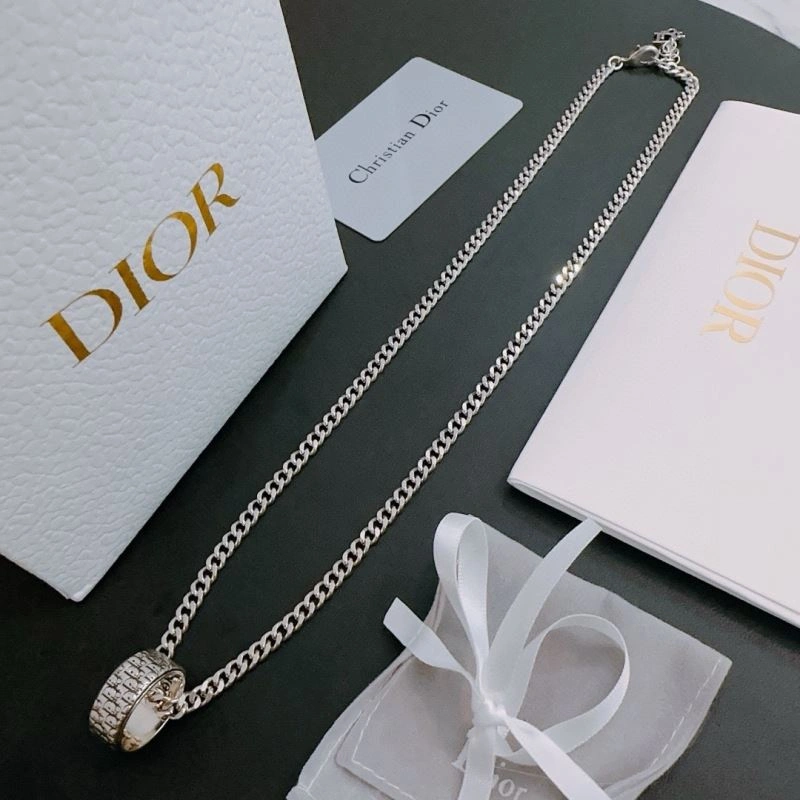 Sleek Christian Dior Necklaces 235763