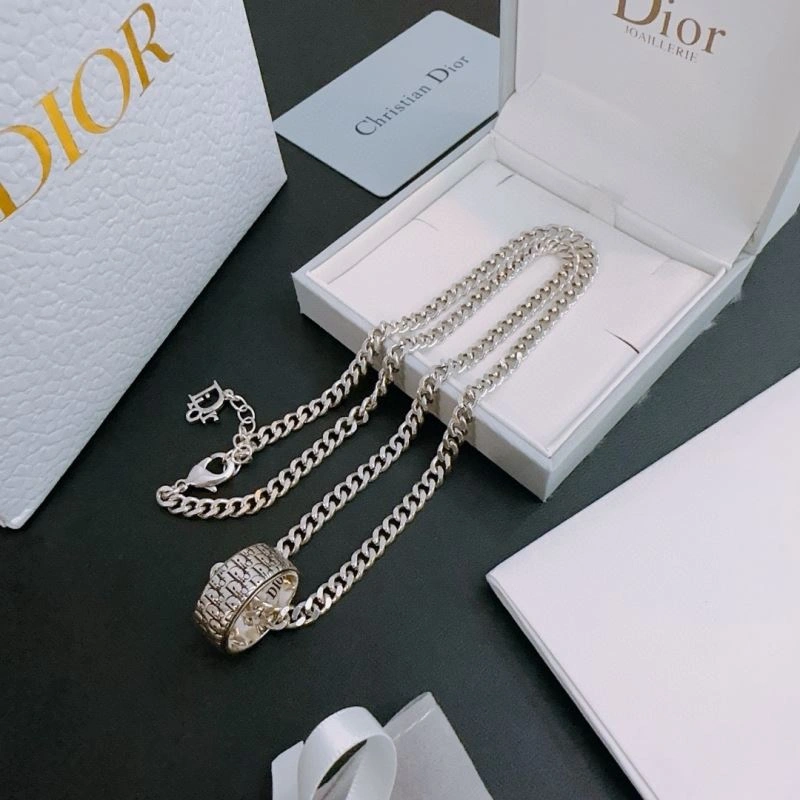 Sleek Christian Dior Necklaces 235763